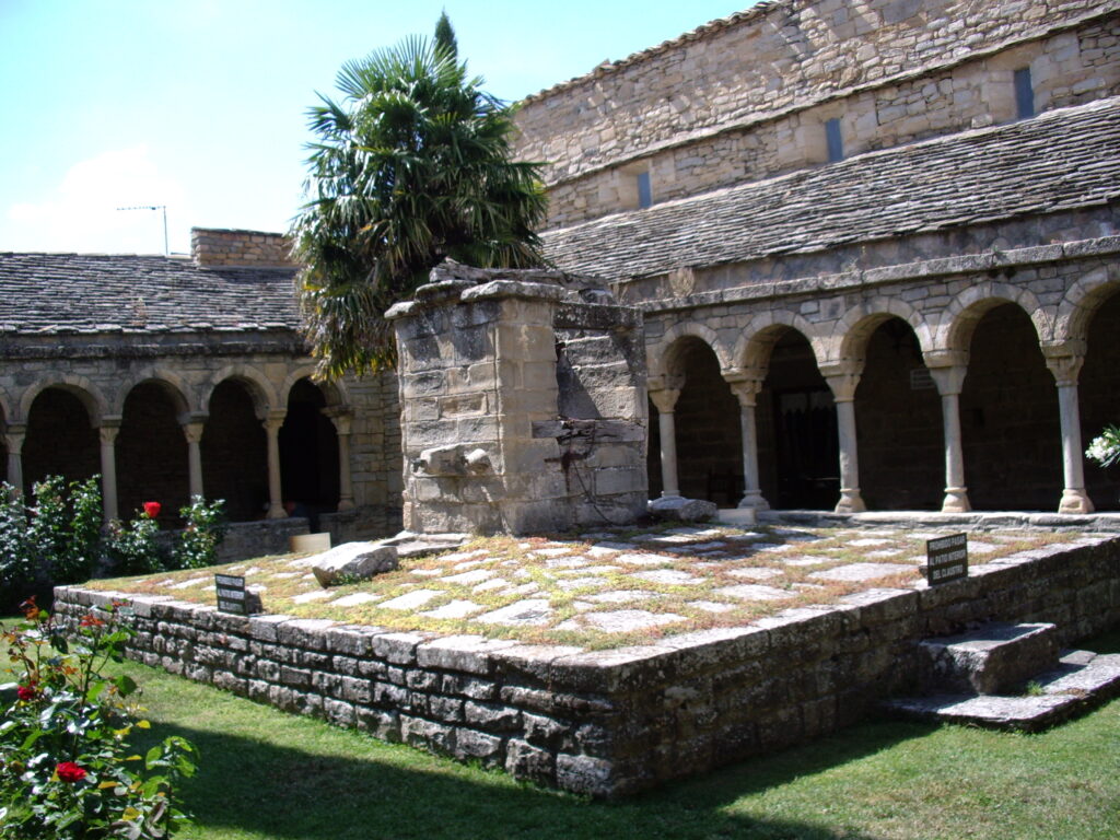 Claustro de la catedral de Roda de Isábena